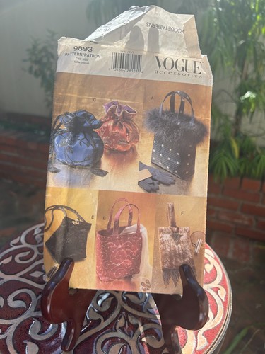 Vogue Evening Handbags in Five Options 9893 Pattern Uncut No Size - Picture 2 of 3