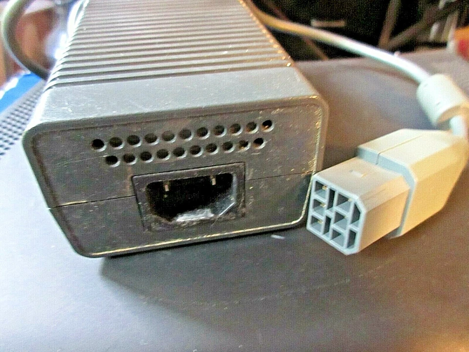 Cable compuesto para TV Microsoft Xbox 360 Elite, adaptador de corriente y cable de alimentación Foto 2 de 4