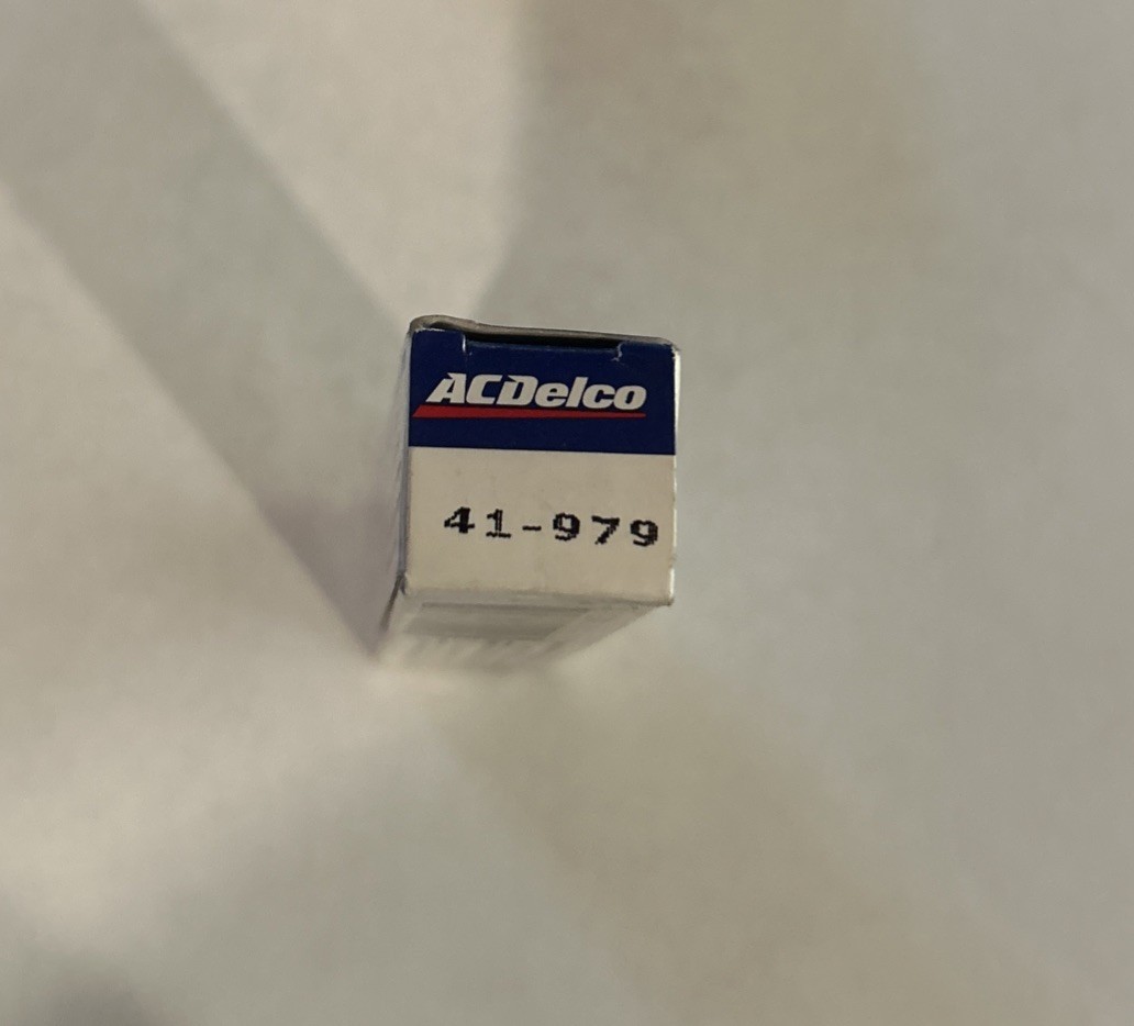 1-PROFESSIONAL ACDelco 41-979 GM 19158042 PLATINUM SPARK PLUG - New Old Stock