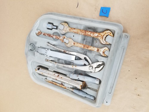 1984-93 BMW E30 318i 325i Rear Trunk Emergency Spare Tire Tool Kit OEM #482CN - Picture 3 of 5