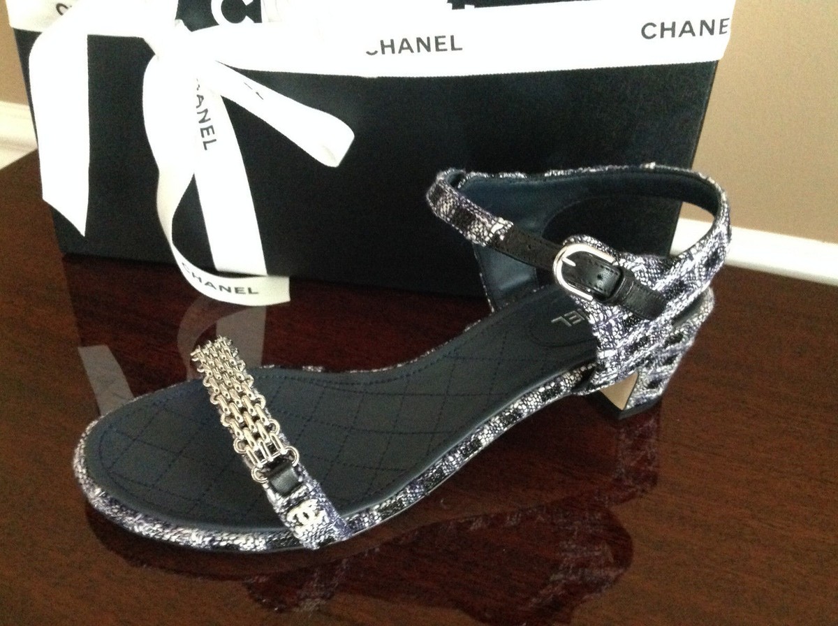 スタイルアップも叶う♪【CHANEL】サンダル スタイルアップも叶う♪【CHANEL】サンダル