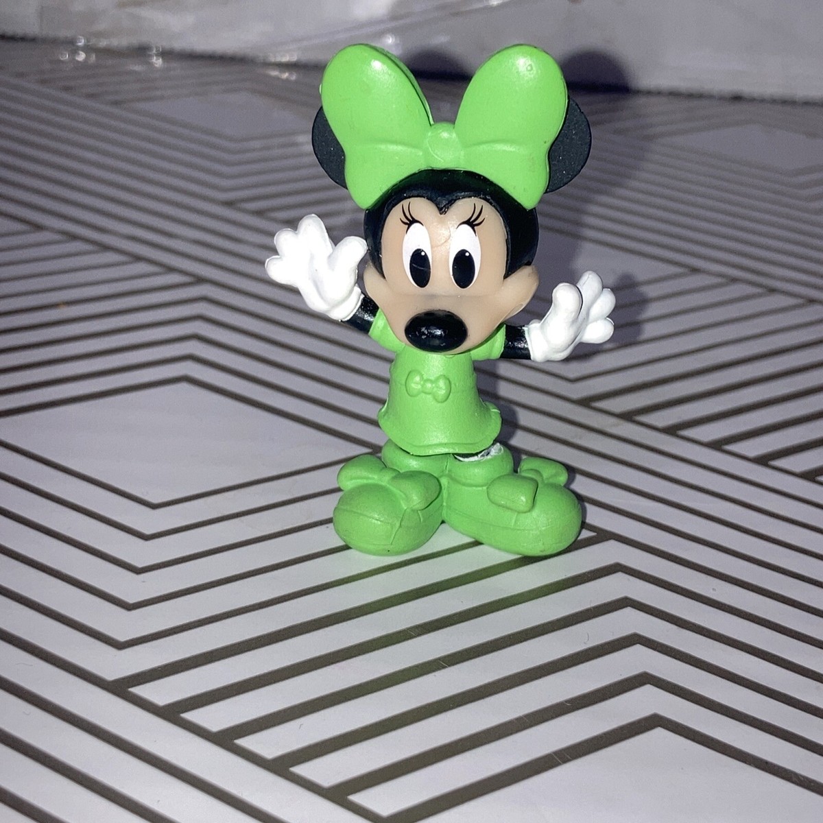 彫刻・オブジェ Minnie Mouse \"Top of the Class\" Facet Collection 4.0 Inch Minnie Mouse Facets , Disney