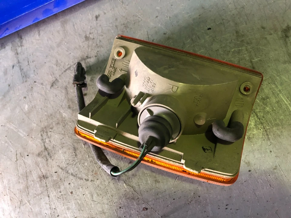 Isuzu Trooper 1 I Blinker Blinkerleuchte orange rechts IKI3228 Original - Bild 2 von 4