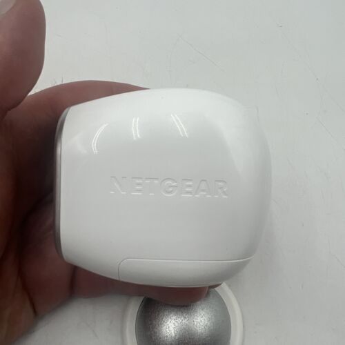 ARLO NETGEAR VMC3030 WIRELESS SECURITY CAMERA WITH MOUNT - Picture 2 of 14