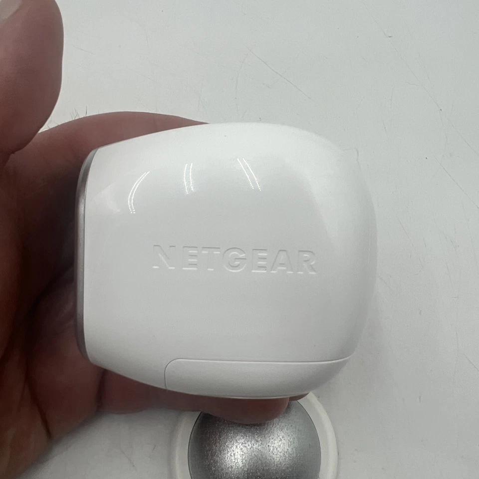 ARLO NETGEAR VMC3030 WIRELESS SECURITY CAMERA WITH MOUNT - Image 2 of 4