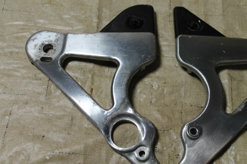 1978 Yamaha XS750 SE Left Right Peg Bracket 2G2-27442-02-00 2G2-27443-02-00 - Imagen 2 de 6