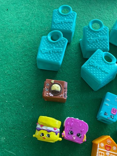 Lot of 11 Shopkins Blind bags items Different foods items 22 items - Picture 4 of 4