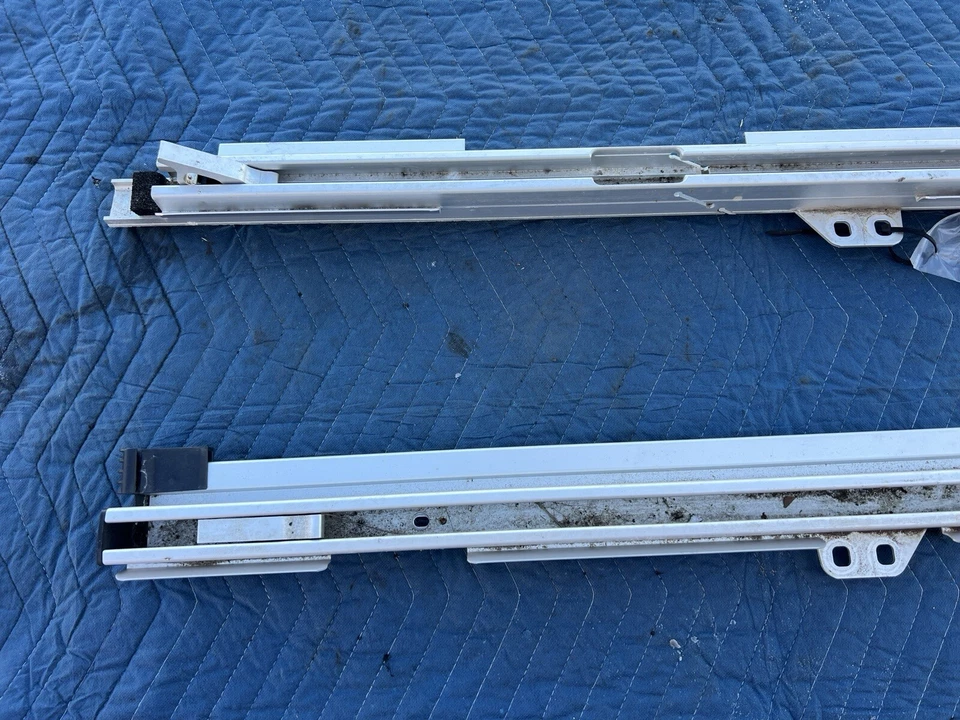 Volvo XC70 2008-2015 maletero trasero panel de almacenamiento rieles izquierda derecha OEM #4307E Foto 3 de 4