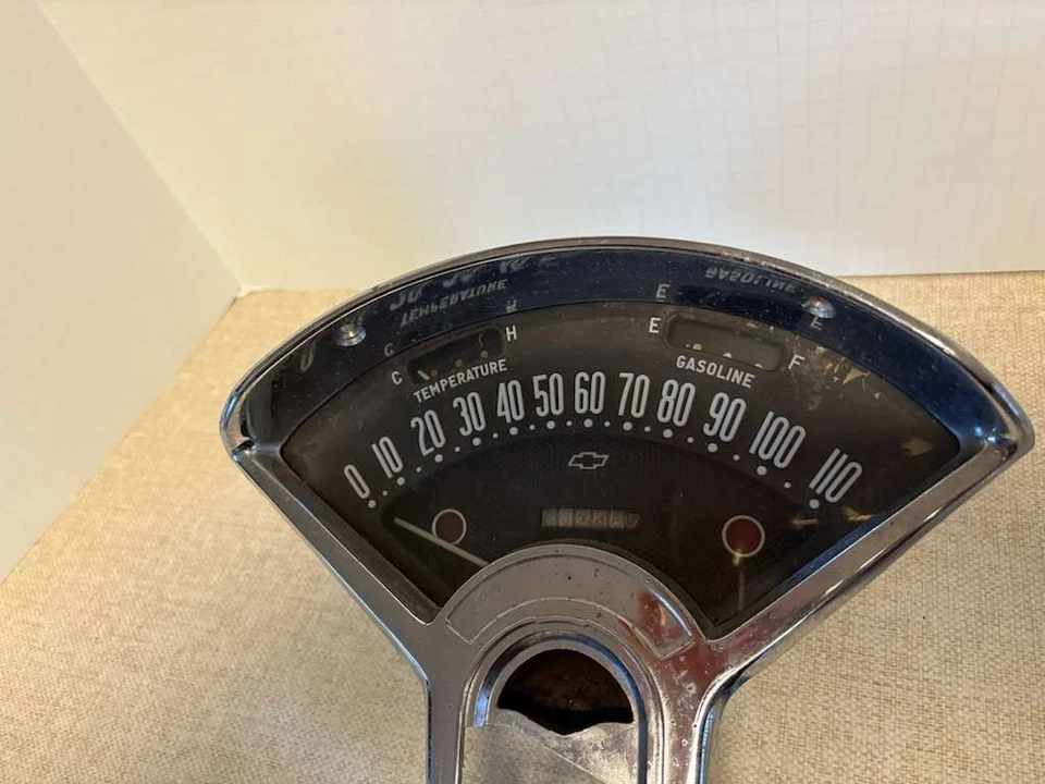 Original Vintage 1955-1956 Chevrolet Speedometer for Standard Transmission Car Foto 2 de 4