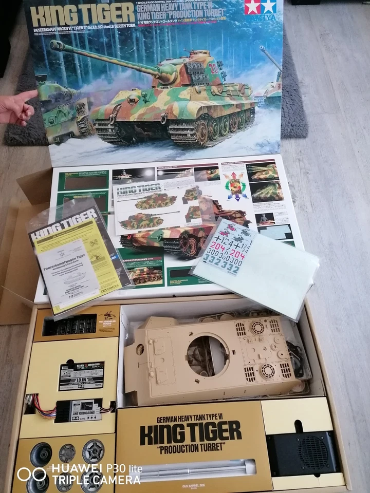 Tamiya 1:16 King Tiger 56017 Panzerkampfwagen VI Königstiger RC Henschelturm. - Bild 3 von 3