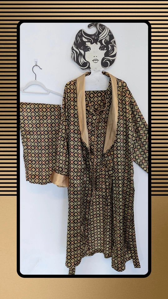 Pijama estilo hombre Victoria's Secret años 90 3 piezas salón satinado talla M dorado negro lux Foto 2 de 4