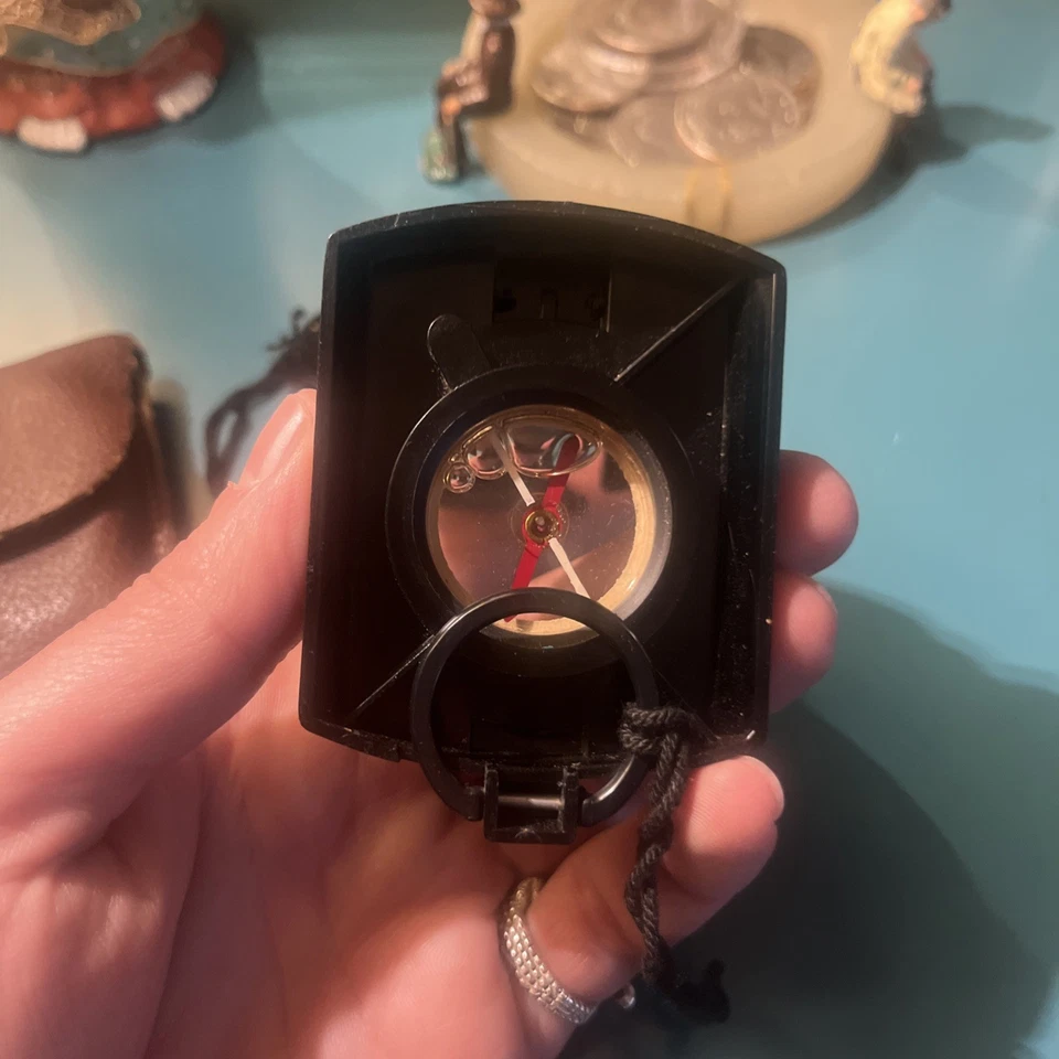 Brújula de bolsillo alemana vintage y medida de mapa con estuche de cuero Foto 4 de 4