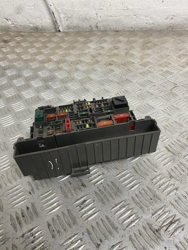 BMW X1 E84 Power Distribution Fuse Box Module Front 2013 Pre-Facelift 9119446-06 - Picture 3 of 7