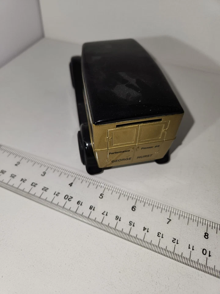 1:25 LIBERTY CLASSICS HURST 1931 FORD HURST PANEL FURGONETA DE REPARTO BANCO DORADO/NEGRO Foto 4 de 4