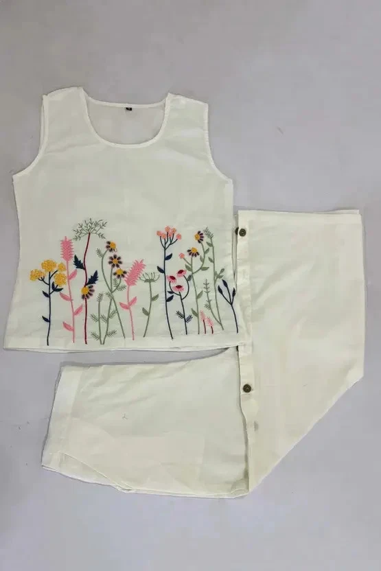 White Pure Cotton Embroidery Kurti Set Indian Casual Wear Top Pant Cord Set - Image 4 of 4