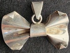 MEXICO Sterling Silver 3D Bow Tie Pendant Ribbon Signed Nestor Handmade