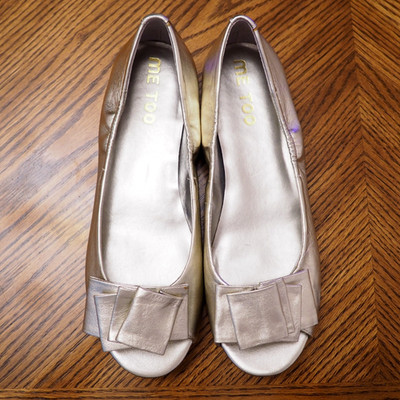 New ME TOO Fianna Gold Leather Bow Open Toe Ballet Flat Shoes Size 8 1/2M