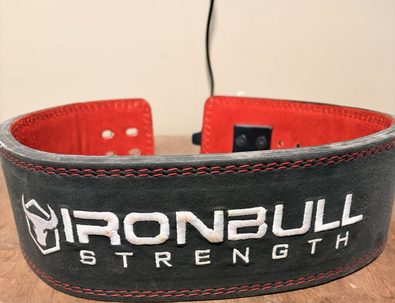 IRON BULL STRENGTH Pro Powerlifting Belt Lever Buckle Leather Black/Red