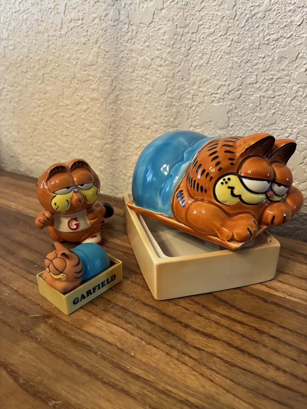 Paint Flaw Last 2 Pics. 3 Pc Garfield Figures. Lidded Trinket Box Included.