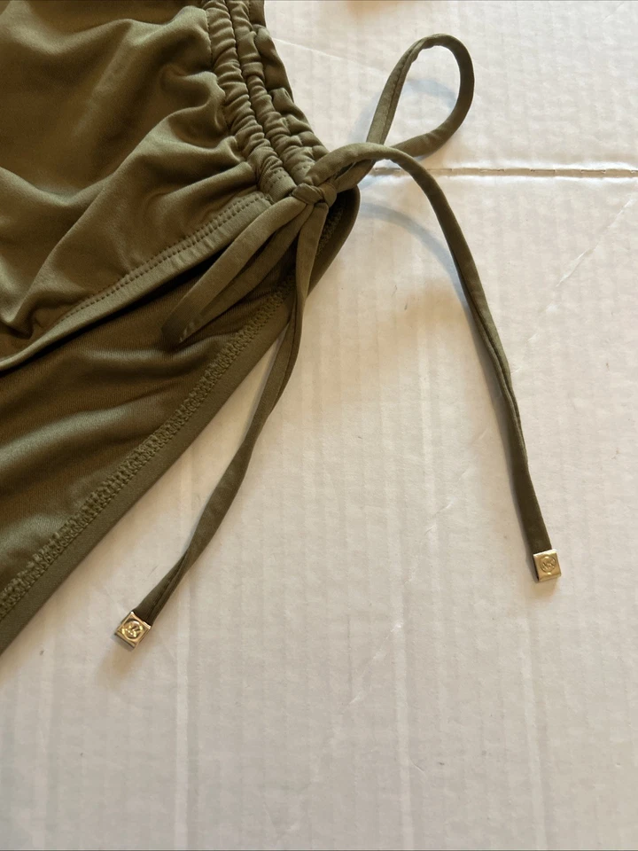 Maiô novo com etiquetas Michael Kors verde oliva tamanho 10 V gola mergulho peça única destaque dourado - Imagem 4 de 4