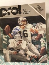 DAN REEVES SIGNED FIRST HEAD COACHING VICTORY 1981 PROGRAM,BRONCOSOS,RAIDERS