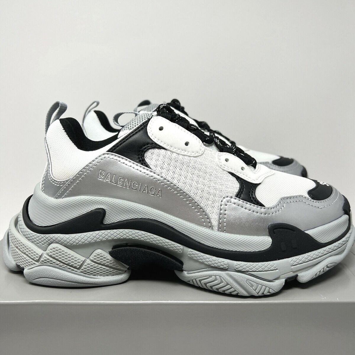 Balenciaga Triple S Women's Sneakers Size 39 EU / 9 US Grey Balenciaga Triple S Women's Sneakers Size 39 EU / 9 US Grey