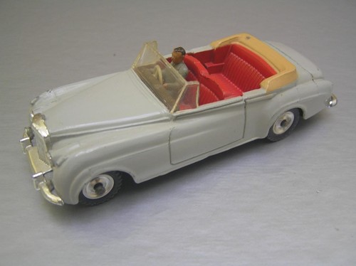 Dinky Toys Gb n° 194 Bentley Coupé jamais joué en boîte 1/43