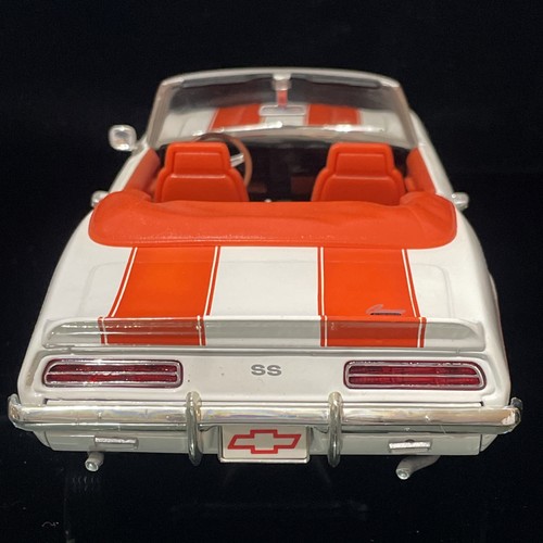 1/18 SCALE ERTL 1969 CAMARO SS396 INDY 500 PACE CAR WHITE CONVERTIBLE DIECAST - Picture 6 of 14