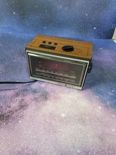 Vintage General Electric GE AM FM Radio Alarm Clock Model 285A 1942 Woodgrain