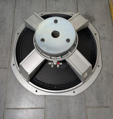 Peavey Scorpion SP-15825 15
