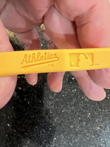 Oakland Athletics 3 pk silicone adult wristbands Team Logo Bracelets. - Picture 2 of 2