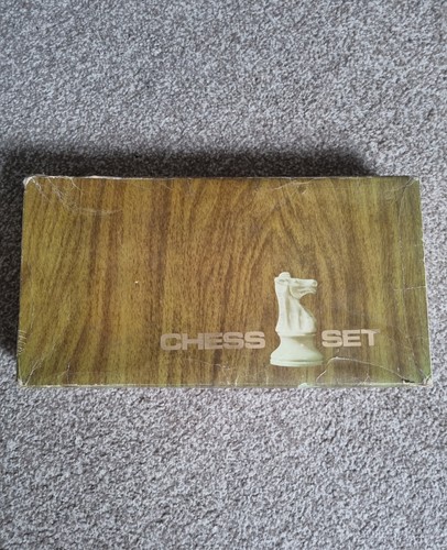 Vintage Chess Set And Board Medium Size 30cm - Picture 8 of 11