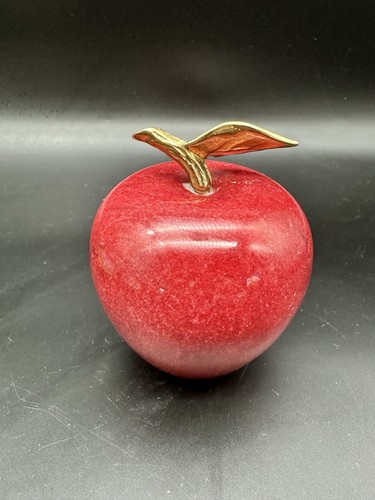 Vintage 1960s Italian Alabaster Marble Fruit Red Apple with Brass Stem & Leaf - Picture 4 of 6