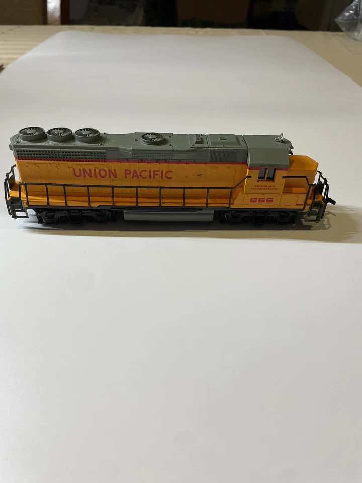 HO Scale Bachmann EMD GP-40 Diesel Loco Union Pacific #866 No Box - Image 3 of 4