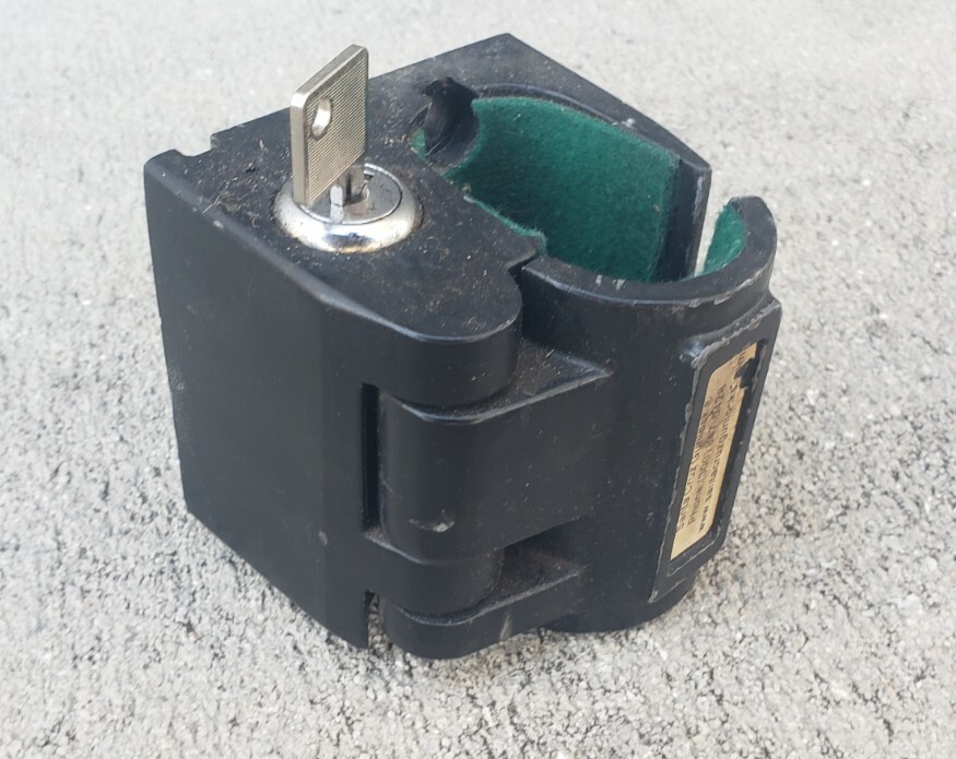 SANTA CRUZ UNIVERSAL GUN LOCK FOR RIFLES & SHOTGUNS W/KEY