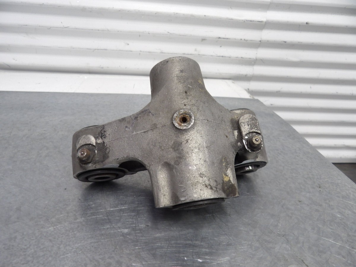 00-04 Kawasaki Ninja ZX6R rear swingarm cushion knuckle