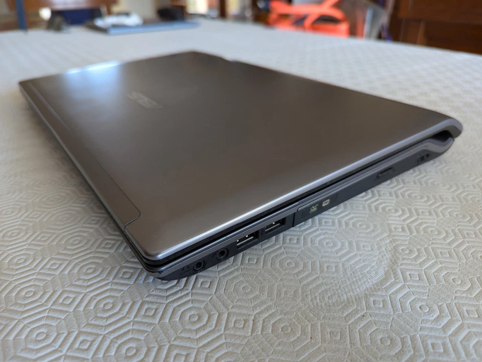 Pc Notebook Portatile - Intel i5 - GPU Nvidia - 240GB SSD - 4GB RAM - Windows 10 - Immagine 3 di 4