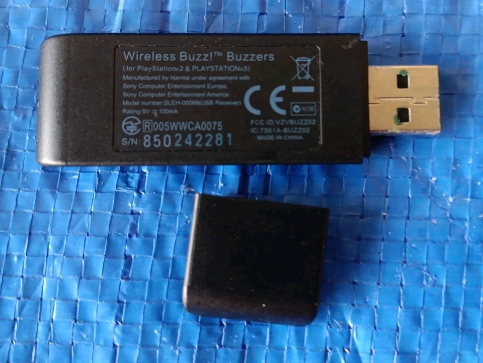 BUZZ! WIRELESS BUZZER - USB Receiver Dongle für Playstation 2 / Playstation 3 PS - Bild 2 von 3