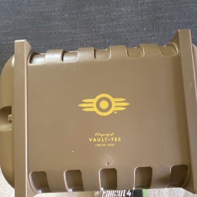 Bethesda Fallout 4 Pip-Boy Edition Vault-Tec Case Pip-Boy Replica Limited 2015