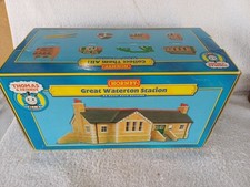 Hornby OO Gauge R9262 Thomas And Friends Great Waterton Station Resin Building 
