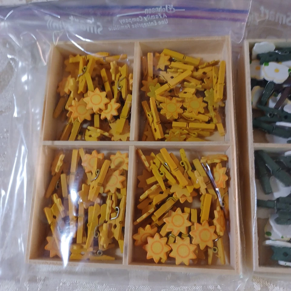 Prendedores de ropa en miniatura para manualidades - Flor del sol - Abejorro y flor blanca Foto 2 de 4