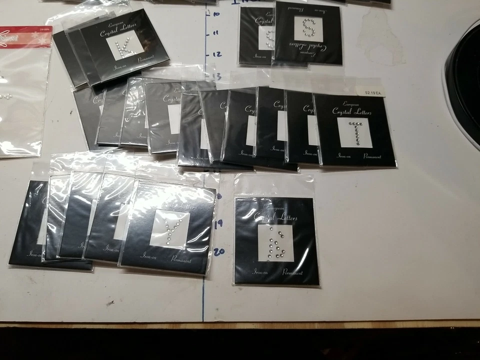 Joy, S.A. Plancha 46 Piezas Letras de Cristal y Tulipán Mini Hierro Foto 4 de 4