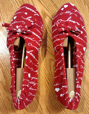 Unbranded Slippers w/Grippers and Bow Womens XL(11-12) Red/White Dream/Love