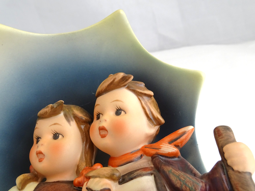 Hummel Goebel Stormy Weather 71/I Figurine Boy and Girl Under Umbrella FedEx FS - Picture 16 of 24