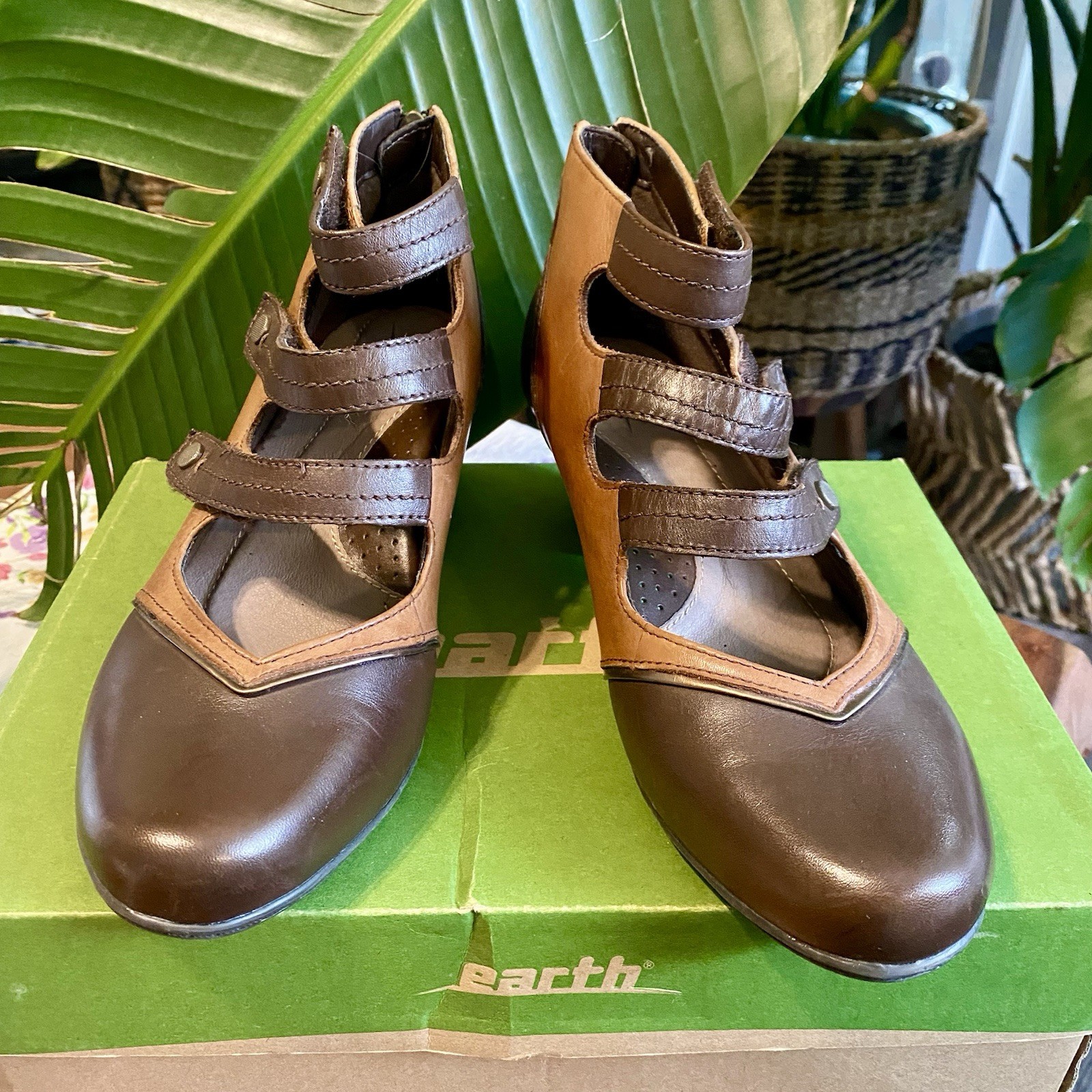 EARTH SERANO WOMENS SHOES SIZE 8  Brown And Tan