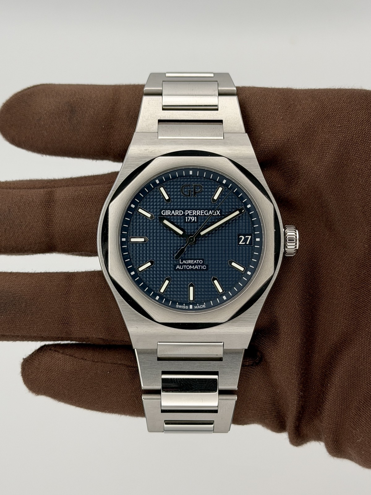 Girard-Perregaux Laureato 81010-11-431-11A, 42 mm
