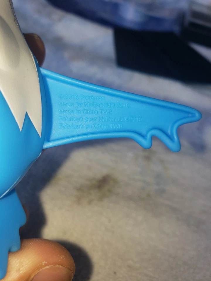 Minifigura de juguete Latios Pokemon 2018 McDonalds Happy Meal Nintendo Foto 3 de 4