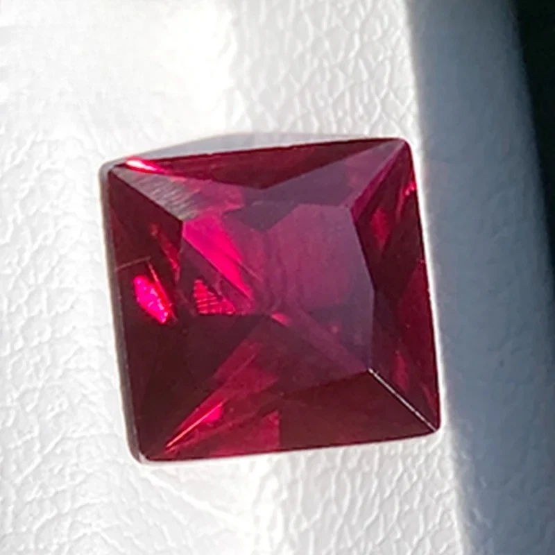 Pigeon Red Lab Grown Ruby 0.5-10ct AGL Princess Cut VVS1 Factory Directly Sale - Image 4 of 4