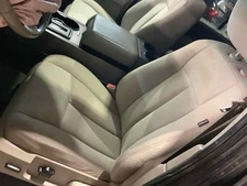 Used Driving Light fits: 2014 Ford Expedition Fog-Driving lower cover mounted Gr