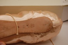 NIB Bloch Sonata Pointe Shoes 111.00 S0130L Color - pink satin 6.5 D Not Retur